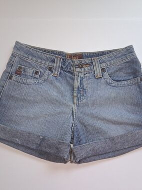 lei Junior's Light Blue Denim >00/04 Cuffed Jean Shorts Size 1